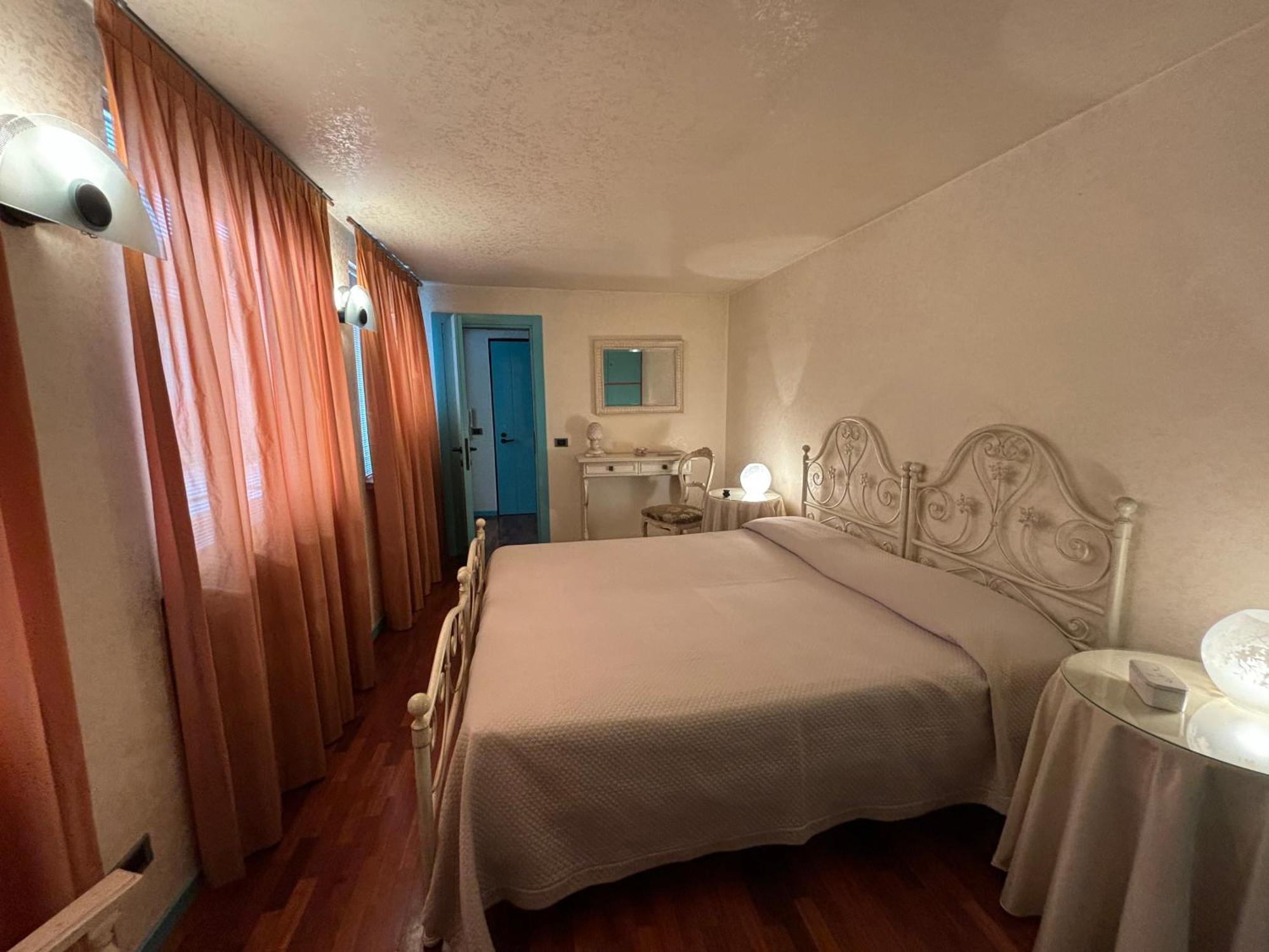 베로나 Attico Di Charme B&B 외부 사진