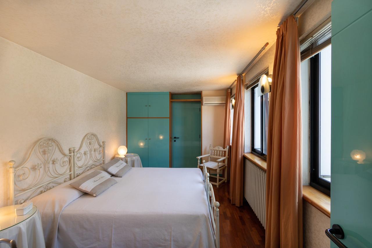 베로나 Attico Di Charme B&B 외부 사진