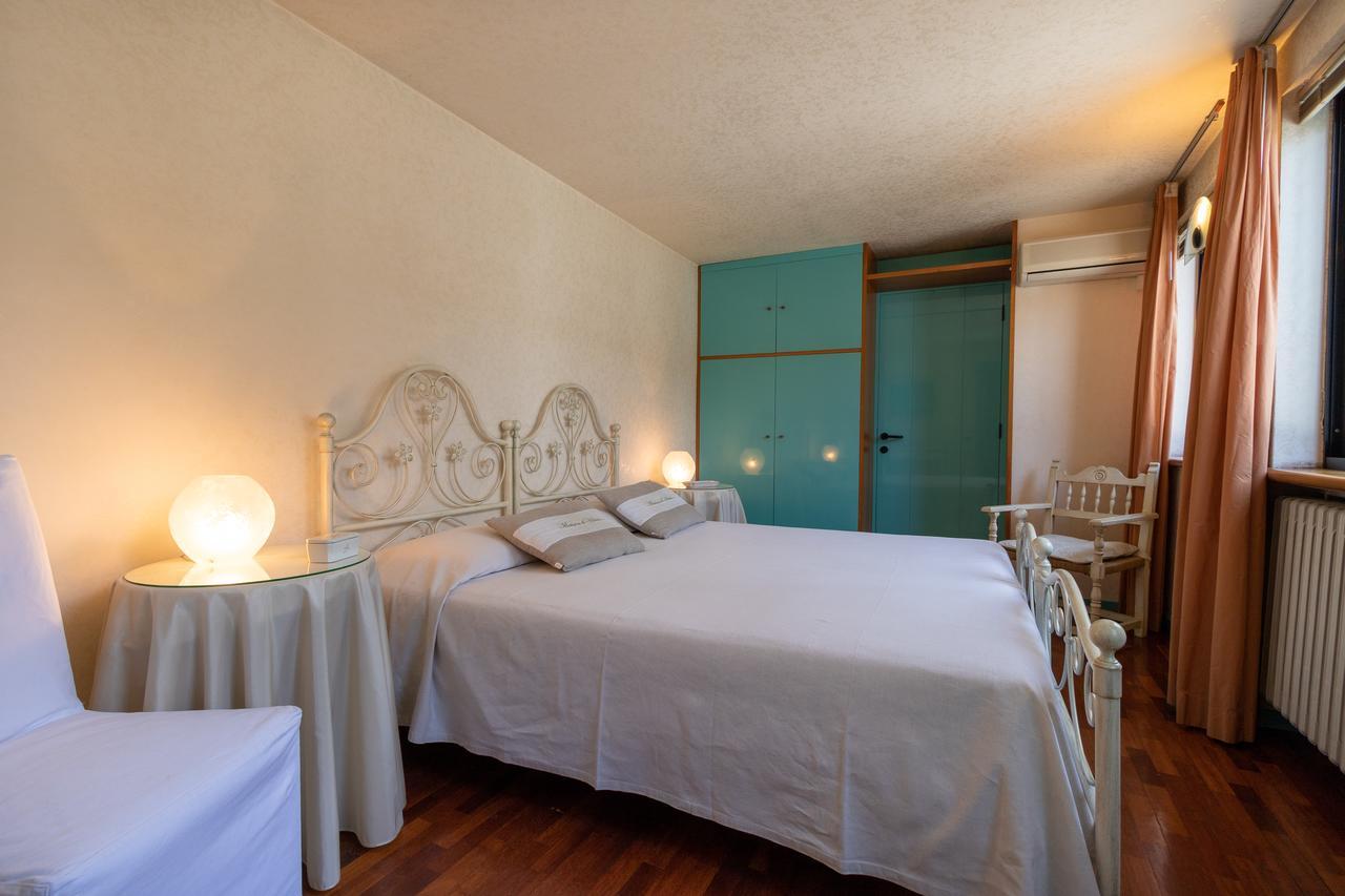 베로나 Attico Di Charme B&B 외부 사진